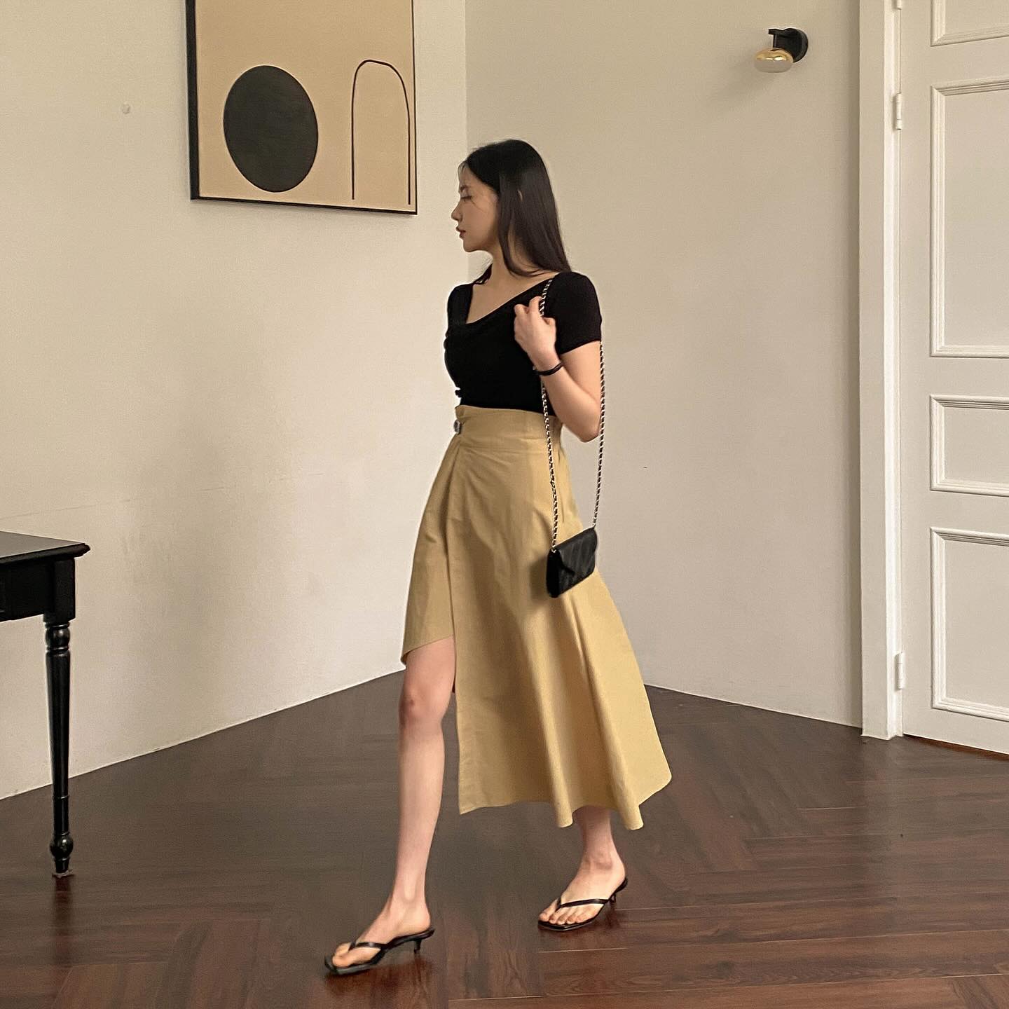 4 cách mặc áo thun mùa hè dành cho phụ nữ trên 40 tuổi-2