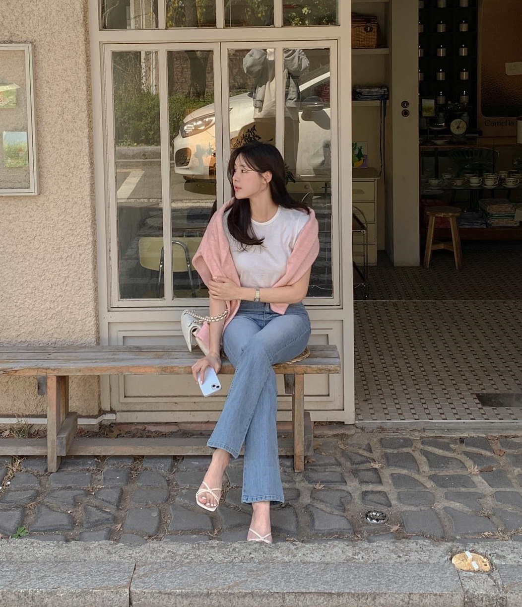 4 cách mặc áo thun mùa hè dành cho phụ nữ trên 40 tuổi-4