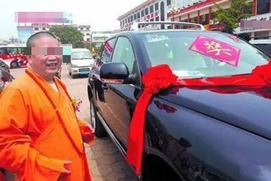 Trung Quốc: Sư trụ trì lái xe Audi, đeo đồng hồ hiệu, giấu 2 tỷ dưới áo cà sa “sa lưới”, bí mật 16 năm hé lộ