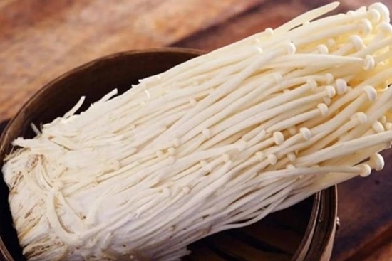 Mách bạn cách làm sạch nấm kim châm siêu đơn giản