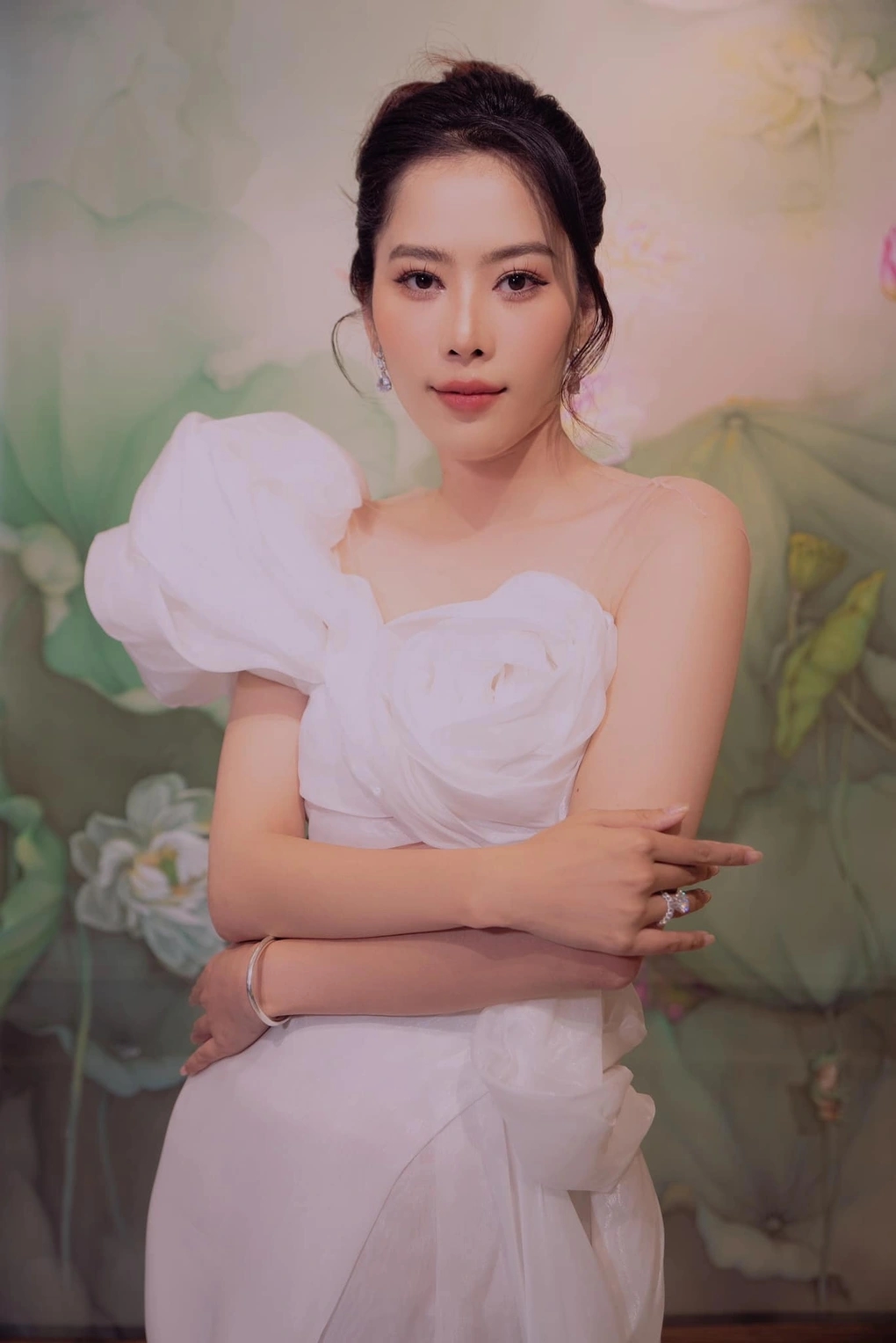 Nam Em, Phạm Hương và những Hoa hậu bỏ hào quang sống ẩn: Người có hôn nhân và sắc vóc thăng hạng, người nhan sắc biến dạng cùng loạt tai tiếng-1