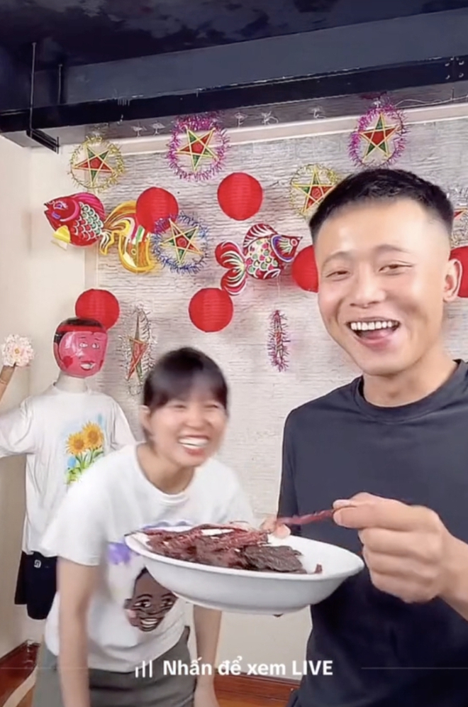 Bất ngờ với độ giàu của thanh niên xứ Nghệ livestream bán áo thun, đồ khô sống qua ngày-5