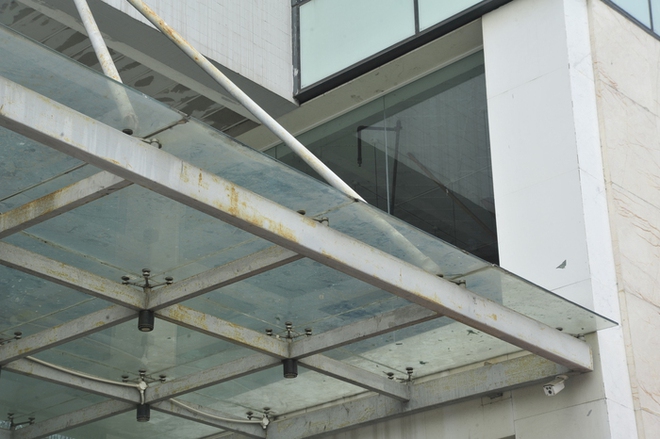 Hoàn cảnh khó khăn của nữ bác sĩ bị tấm kính ở quán cafe rơi trúng người: Mẹ ung thư, bố phải chạy đôn đáo 2 bệnh viện để chăm 2 mẹ con-4