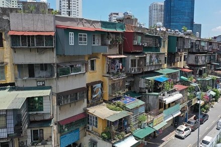 Hà Nội: Khách mua nhà 'choáng váng' vì mỗi m2 căn tập thể cũ xập xệ có giá ngang biệt thự ven đô