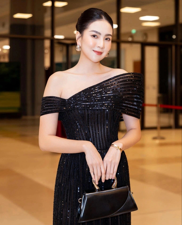 MC Mai Ngọc lần đầu khoe phòng riêng, flex tủ quần áo siêu ngăn nắp trong căn nhà tự mua hậu ly hôn-1