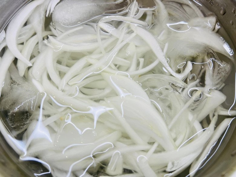 Cuối tuần làm cơm gà Hội An vừa ngon lại dễ ăn, đỡ phải bày biện nhiều món cho cả nhà-7