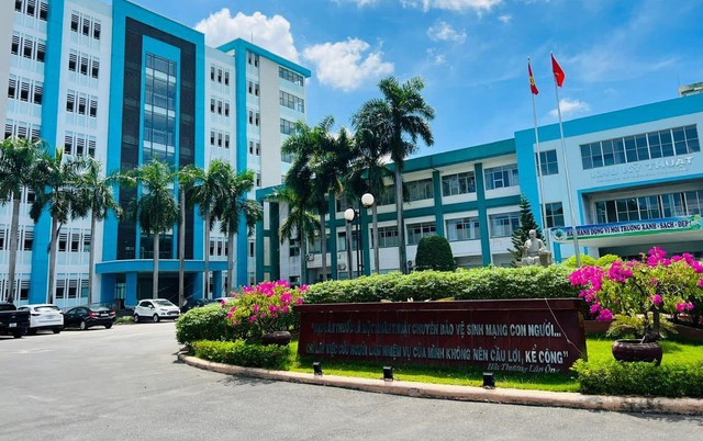 Siêu âm u nang buồng trứng phải, phẫu thuật bên trái: Bệnh viện xin lỗi-1