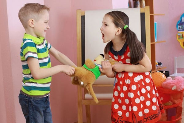 Trẻ ích kỉ khi lớn lên vì hấp thụ cách nuôi con này của cha mẹ từ nhỏ-2