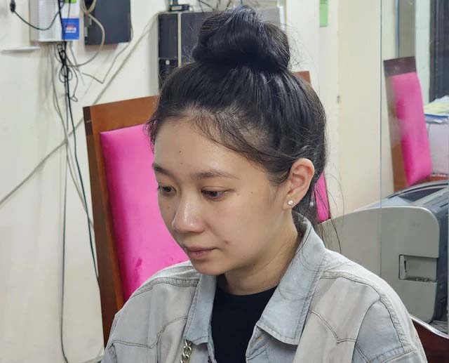 Thủ đoạn của cô gái trẻ khiến một tiệm vàng sập bẫy-1