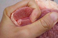 Đi chợ mua thịt lợn chỉ cần nhìn 5 điểm này là biết thịt 'sạch' hay 'bẩn'