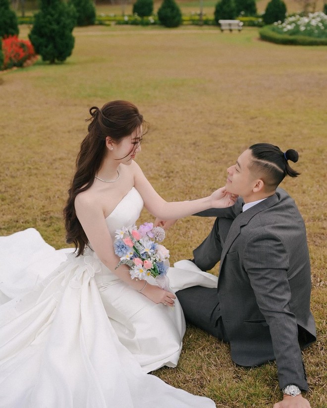 Ảnh cưới của cặp đôi bằng tuổi, vừa tậu penthouse 11 tỷ ở TP.HCM -1