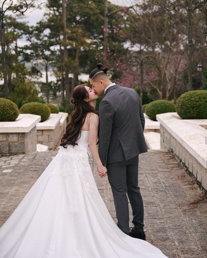 Ảnh cưới của cặp đôi bằng tuổi, vừa tậu penthouse 11 tỷ ở TP.HCM ​​​​​​​-2