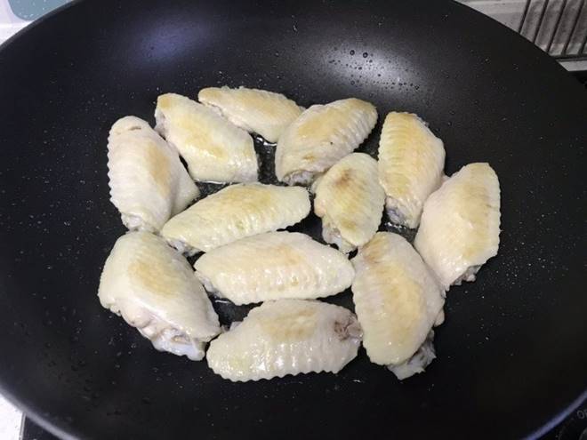 Cánh gà đem om kiểu này mềm ngon dễ ăn, từ trẻ nhỏ đến người già đều thích-2