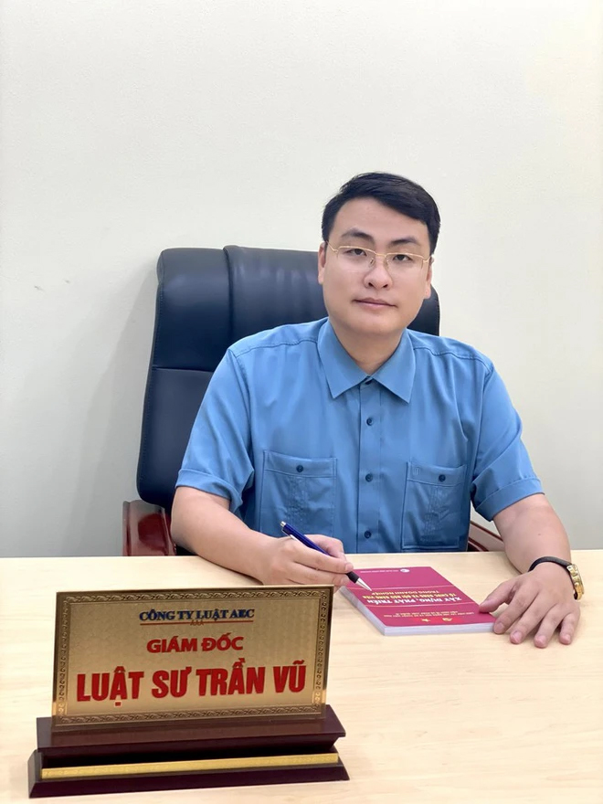 Các bên liên quan phải chịu trách nhiệm như thế nào trong vụ vỡ kính khiến nữ bác sĩ 29 tuổi có nguy cơ liệt nửa người?-2