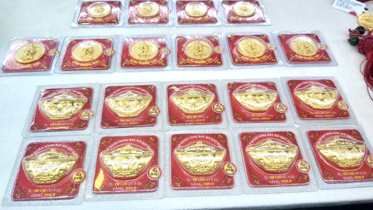 Tiệm vàng cháy hàng, khách xuống tiền tỉ nhưng chỉ nhận được giấy hẹn-4