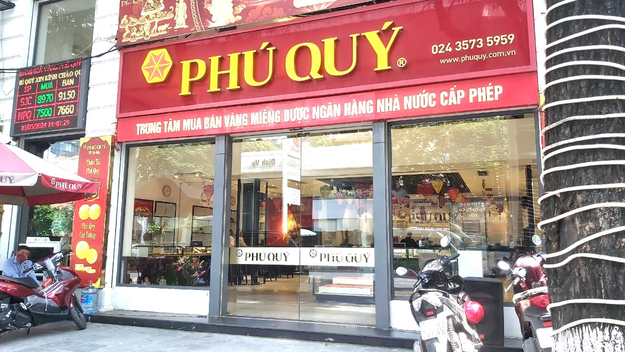 Tiệm vàng cháy hàng, khách xuống tiền tỉ nhưng chỉ nhận được giấy hẹn-6