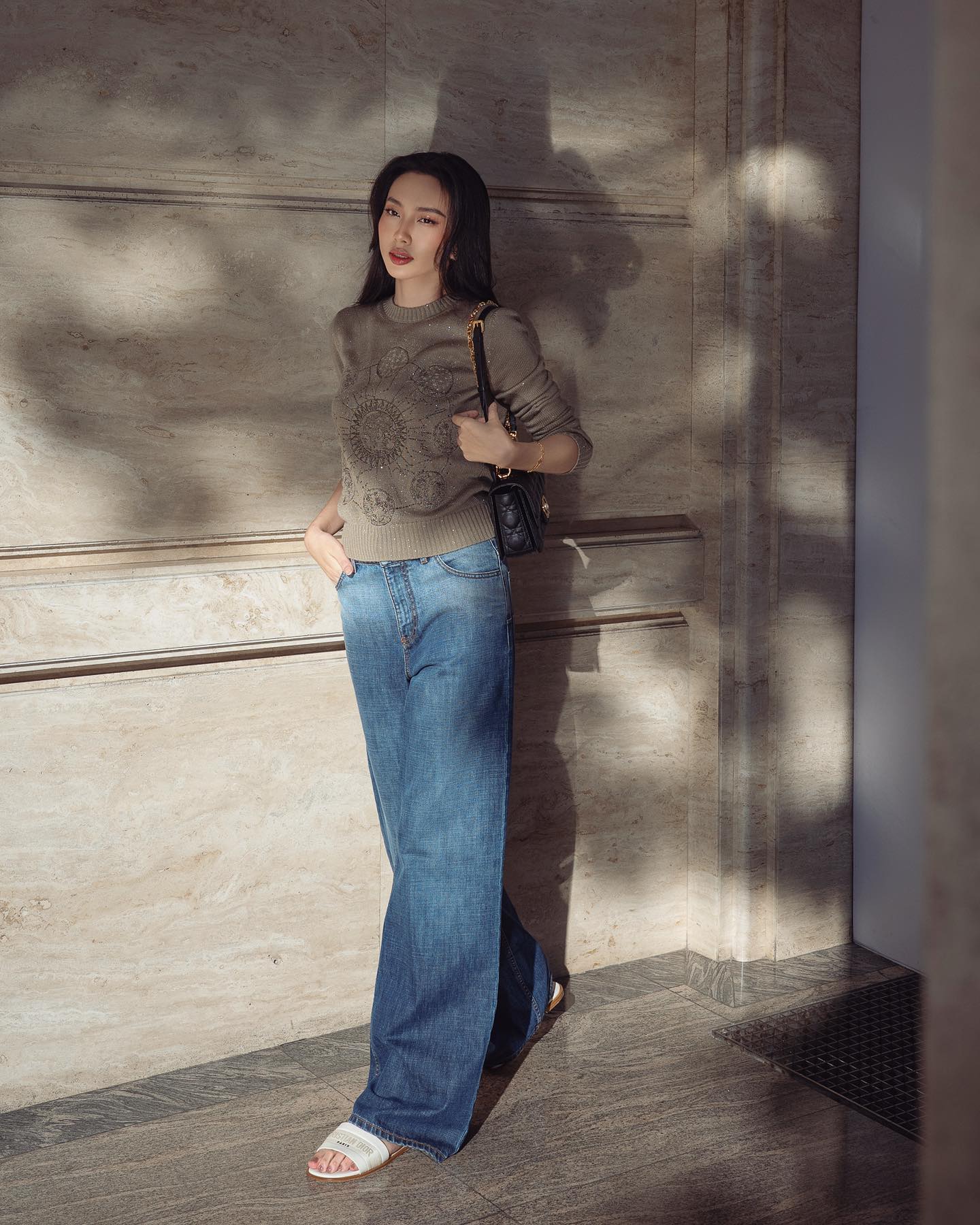 4 mẫu quần dài đang được sao Việt yêu thích nhất: Mặc lên trẻ trung, tôn dáng tối ưu-1