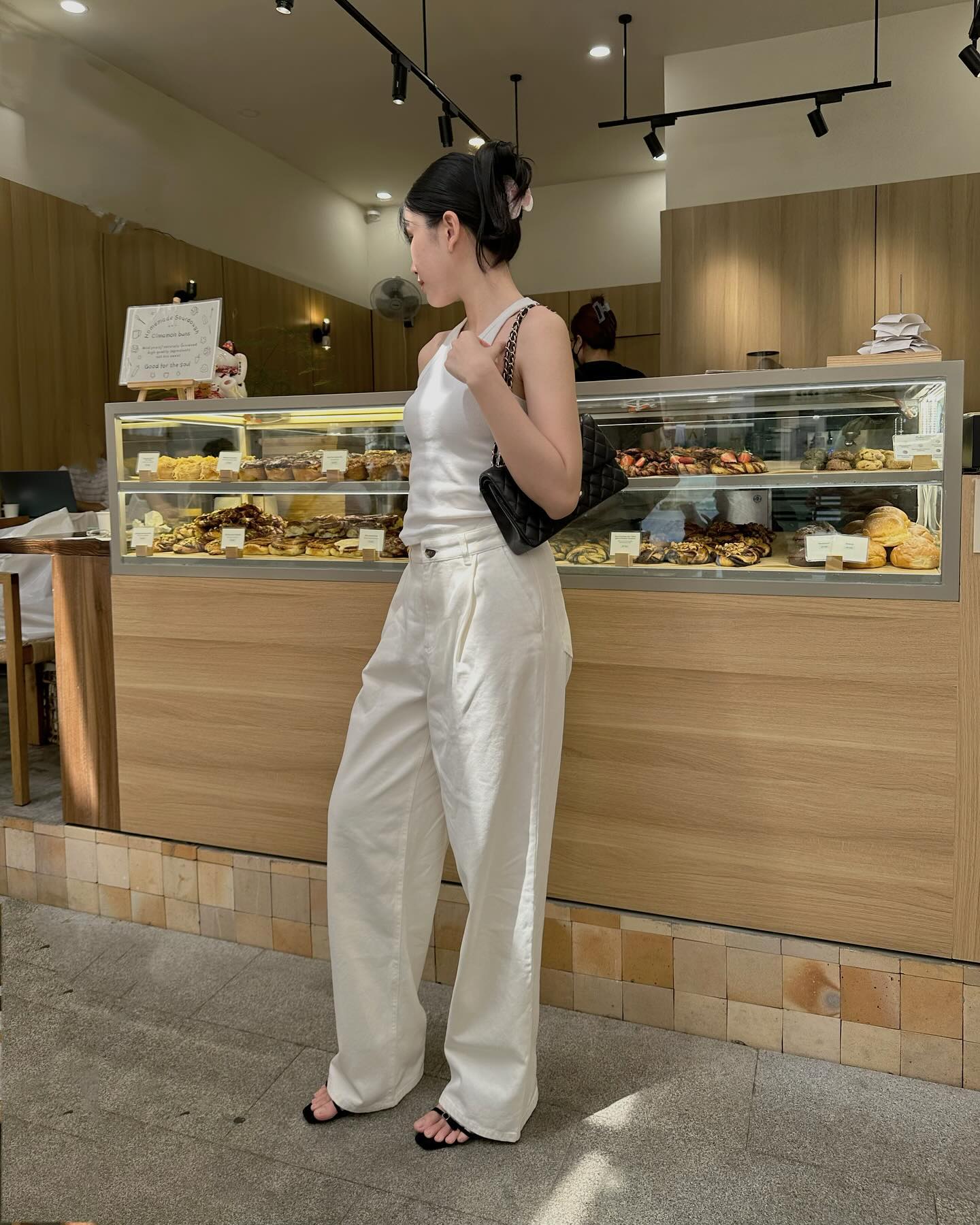 4 mẫu quần dài đang được sao Việt yêu thích nhất: Mặc lên trẻ trung, tôn dáng tối ưu-5