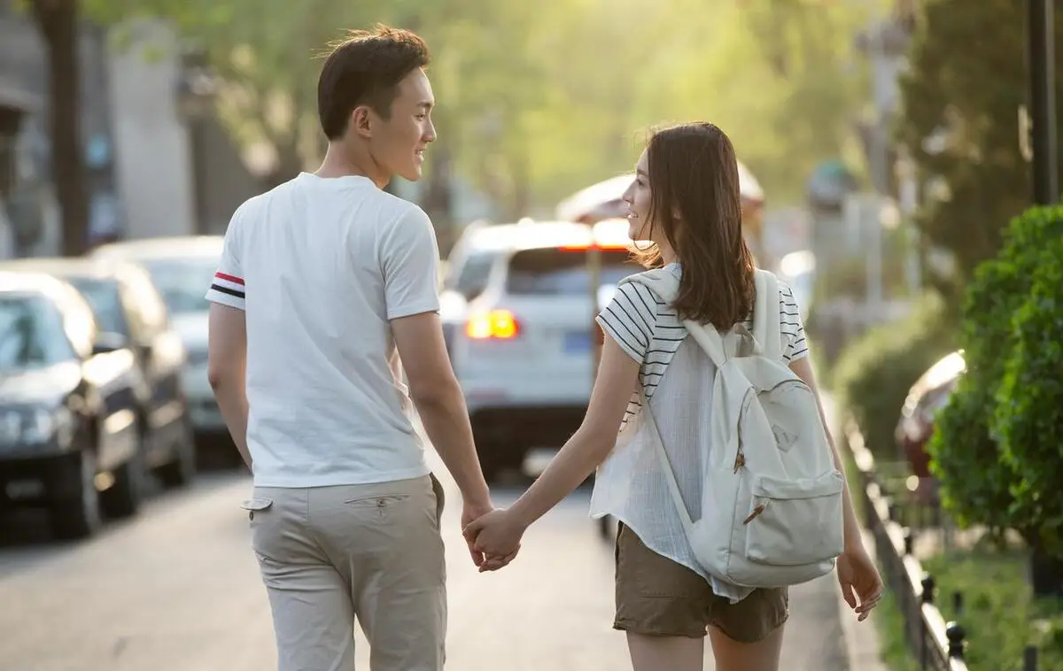 Em trai chồng mượn ô tô nhiều lần nhưng không đưa 1 đồng tiền xăng, tôi giả vờ về nhà bố mẹ đẻ: choáng váng khi nhận được 1 cuộc gọi-1