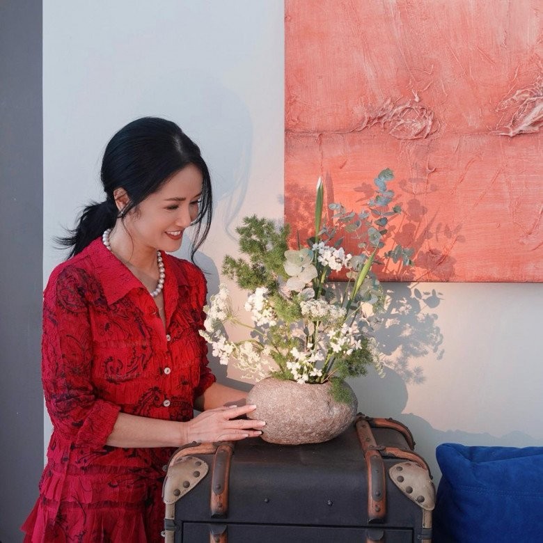 Phong cách cắm hoa độc đáo của Diva Hồng Nhung trong penthouse sang trọng-7