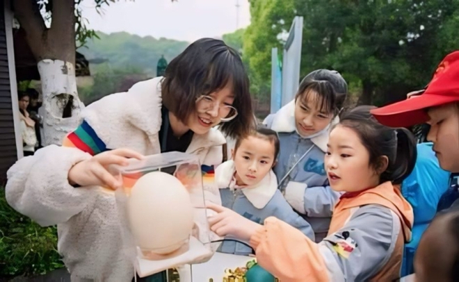 Có 1 kiểu cha mẹ độc hại đang âm thầm lan rộng: Bề ngoài tưởng con được lợi, hậu quả về sau rất đau đớn-1