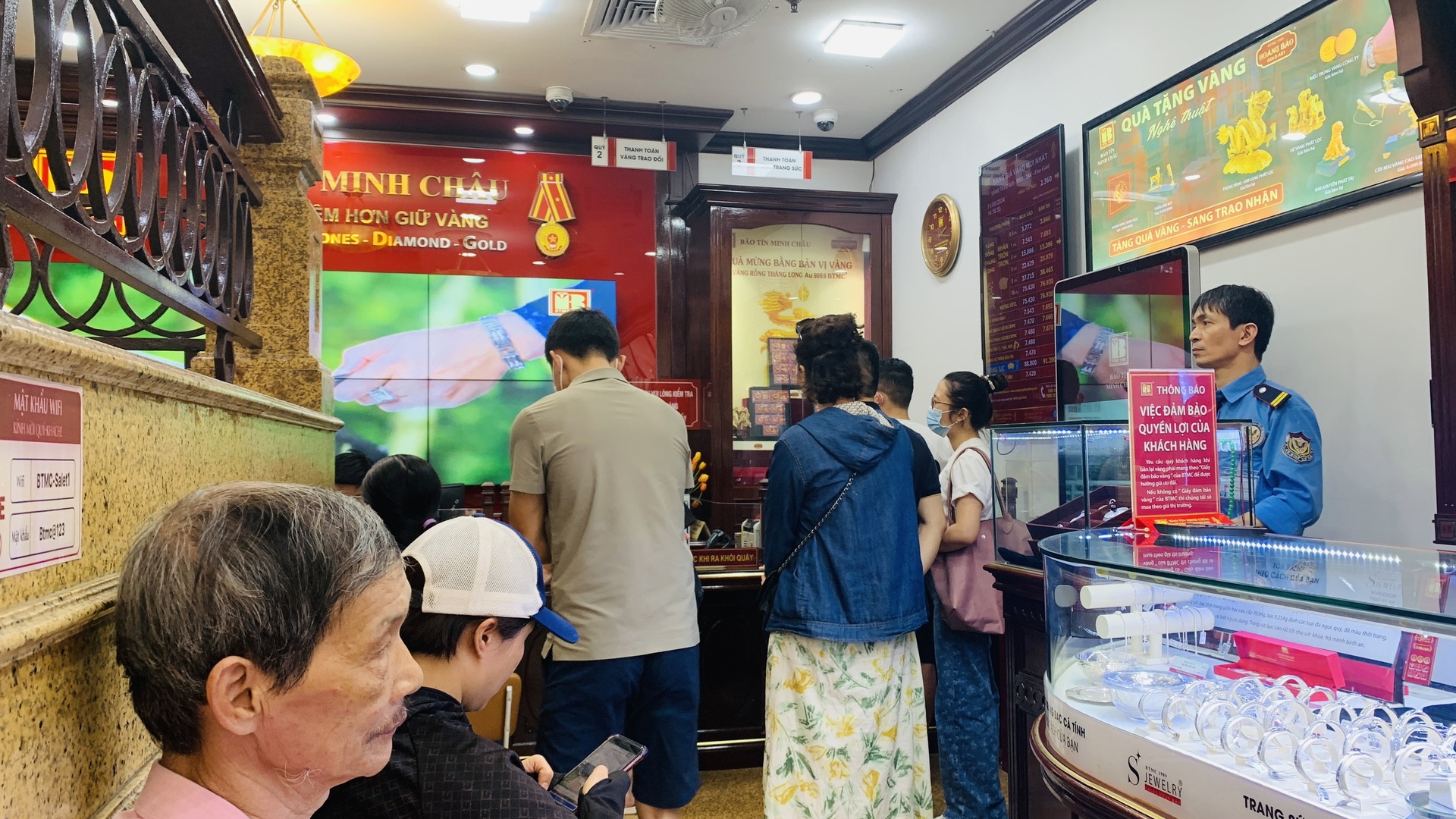 Giá vàng miếng SJC rơi 3 triệu đồng/lượng cuối tuần-2