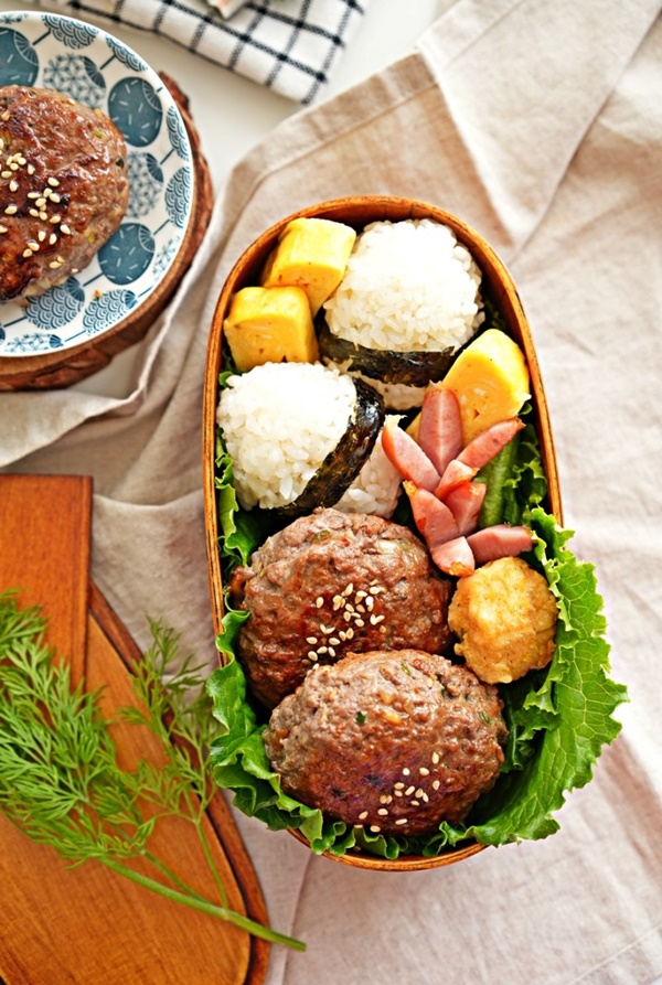 Cuối tuần làm món cơm nắm bò viên ngon đẹp hấp dẫn-6