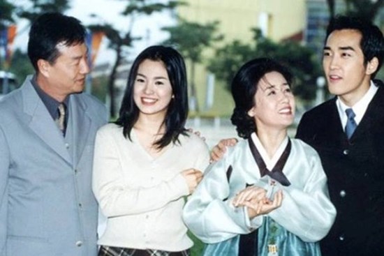Sốc: Minh tinh Trái Tim Mùa Thu ly hôn vì chồng tấn công tình dục chị gái nhiều lần, cảnh sát phải vào cuộc