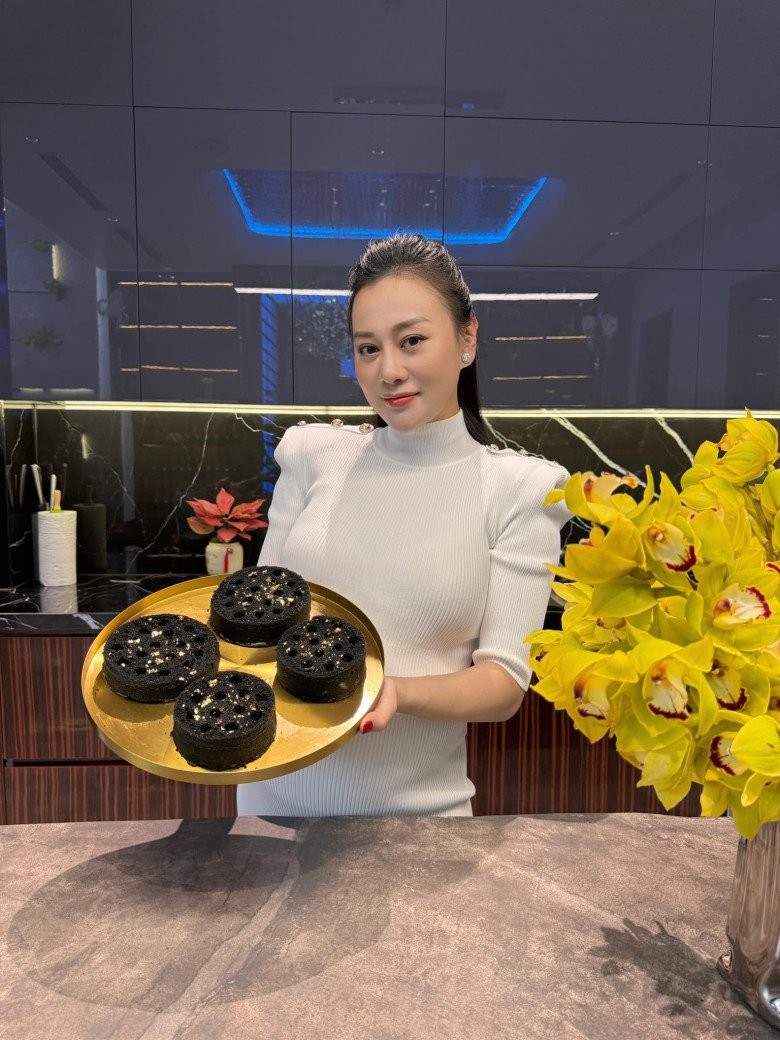 Phương Oanh về thăm nhà cũ sau nửa năm ở với Shark Bình trong biệt thự lớn-20