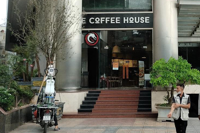 Vụ nữ bác sĩ bị kính rơi vào người ở The Coffee House: Bệnh nhân đang tập ngồi-3