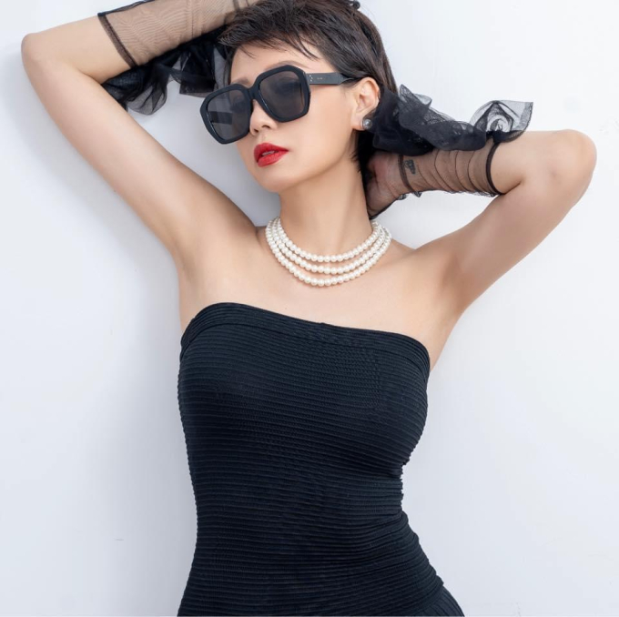 Doãn Hải My - vợ Đoàn Văn Hậu tung ảnh sexy của mẹ ngoại U50 trẻ đẹp, bà ngoại xì tin có một không hai-3