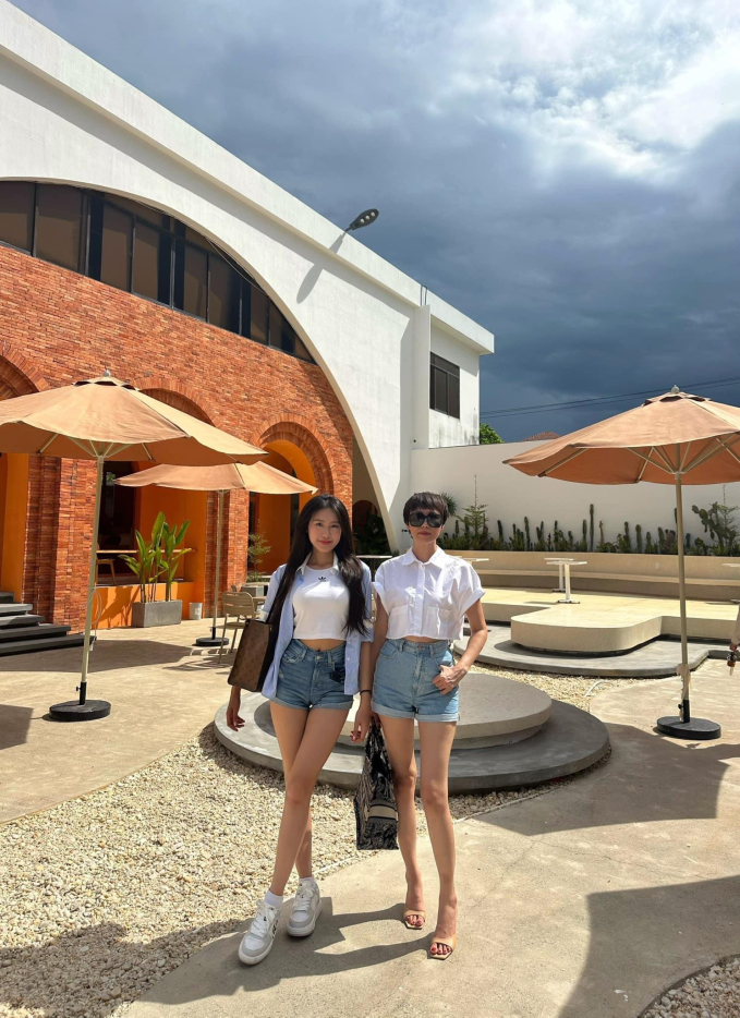 Doãn Hải My - vợ Đoàn Văn Hậu tung ảnh sexy của mẹ ngoại U50 trẻ đẹp, bà ngoại xì tin có một không hai-6