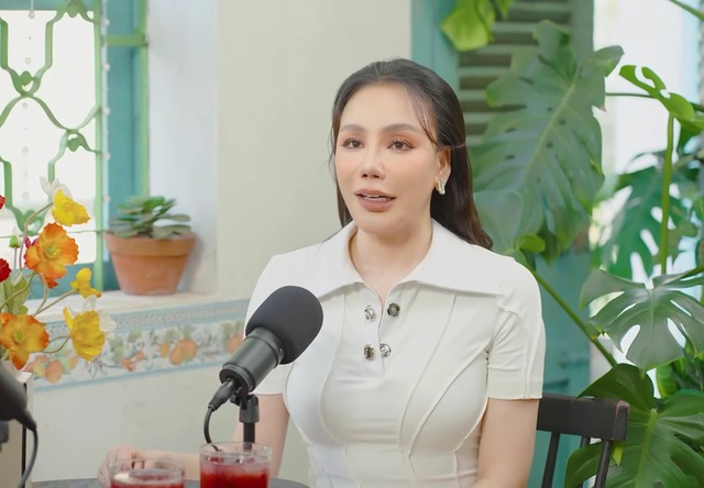 Nữ ca sĩ đại gia ngầm Vbiz: Đi ăn uống, cà phê với đàn ông, tôi dứt khoát là người trả tiền-1