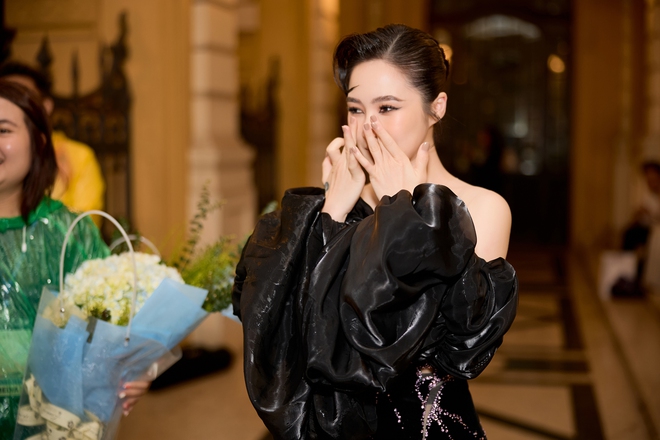 Hương Tràm lên tiếng xin lỗi sau khi show bị hủy vì mưa, dời đêm diễn sang tối nay!-2