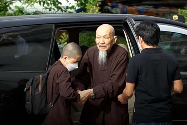 Công an đang phong toả một tòa nhà ở khu Sala, nghi án mạng-4