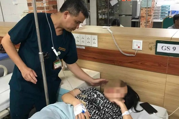 Tiêm nhầm sữa rửa mặt vào da cho khách-1