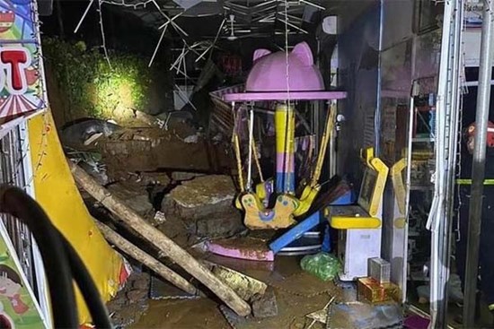 Vụ sập tường làm 3 trẻ nhỏ tử vong: Khu vui chơi không có phép