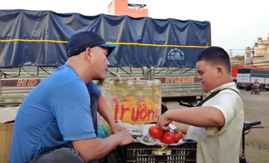 Anh Minh bán rau lại gây sốt mạng, mới nhận được tiền từ YouTube-3