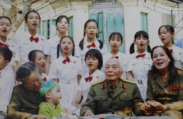 Nữ Trung tá – NSND vừa qua đời: Giọng hát độc nhất vô nhị, nhiều lần được gặp đại tướng Võ Nguyên Giáp-3