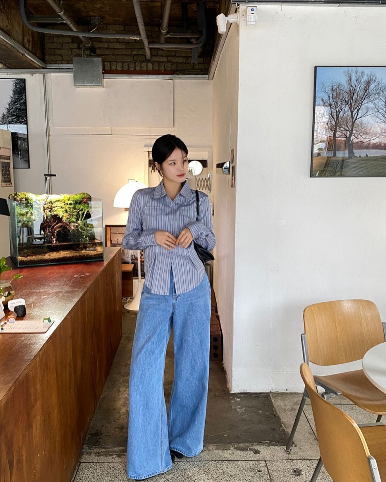 10 cách mặc quần jeans ống rộng chuẩn sành điệu trong mùa hè nóng bức-9