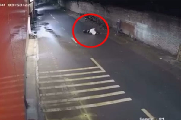 Vụ cô gái bị đâm hàng chục nhát dao trên đường Hà Nội: Đã tìm thấy thi thể nghi phạm?-2