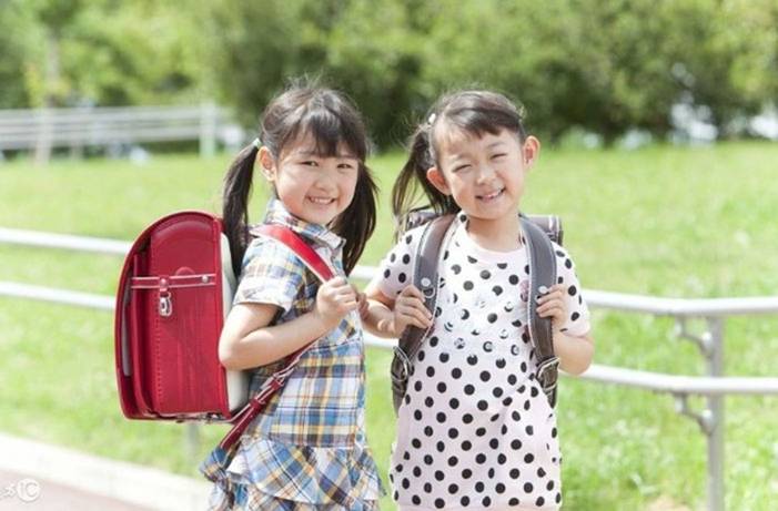 10 quy tắc nơi công cộng ảnh hưởng lớn đến tương lai của trẻ mà cha mẹ Nhật luôn tuân thủ khi dạy con-3