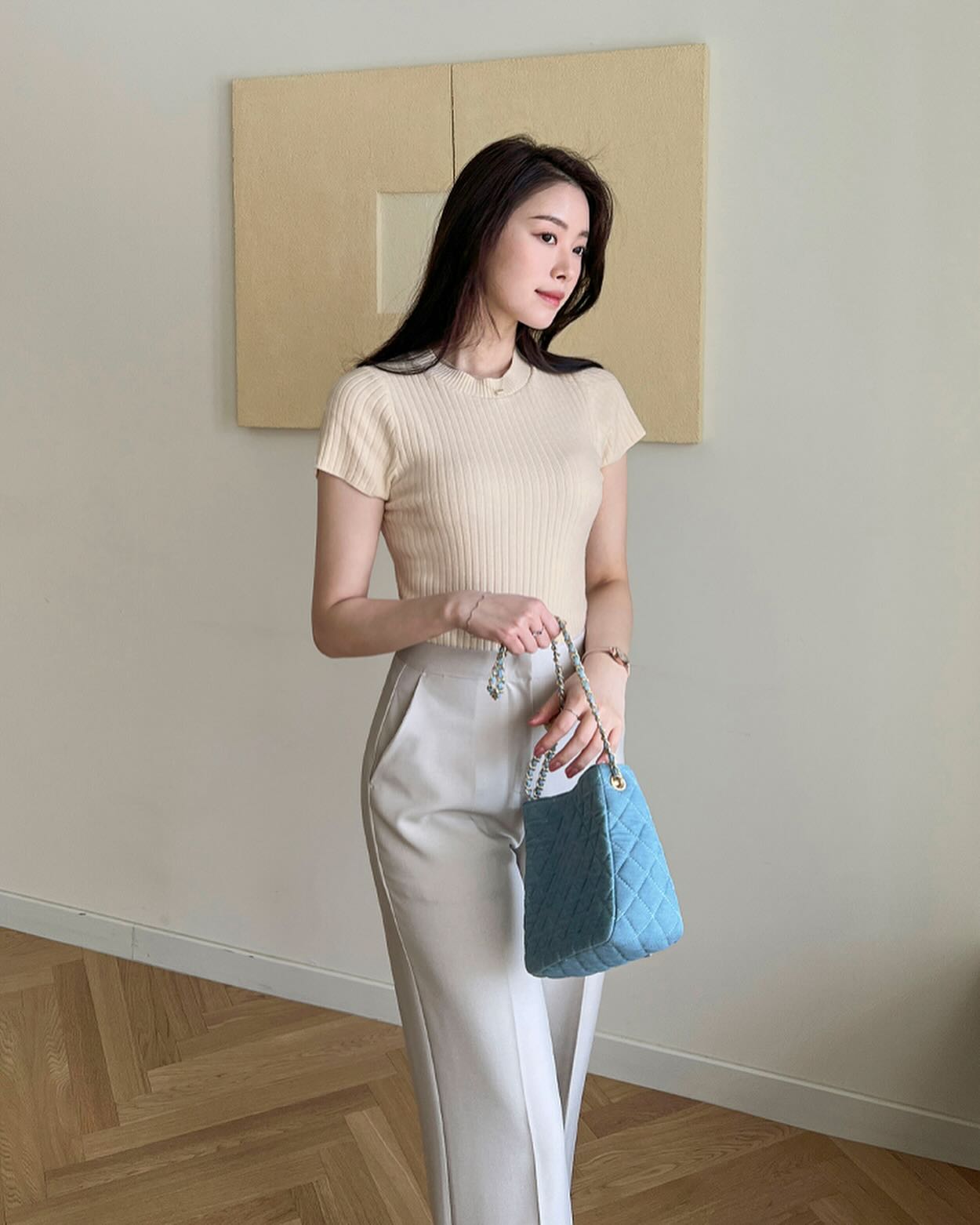 5 công thức diện đồ giúp nàng công sở trẻ trung hơn-3