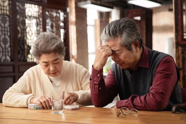 Nghỉ hưu với mức lương 20 triệu/tháng nhưng tôi vẫn giấu các con 1 việc, yên ổn cho tới ngày giỗ chồng thì bị thứ trong tủ lạnh bán đứng-3