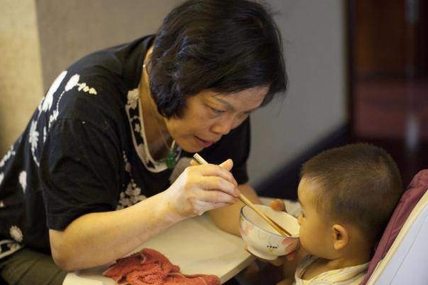 Con gái Lý Hải gây tranh cãi khi xuất hiện ủng hộ phim của bố với bàn tay sơn móng cầu kỳ-15