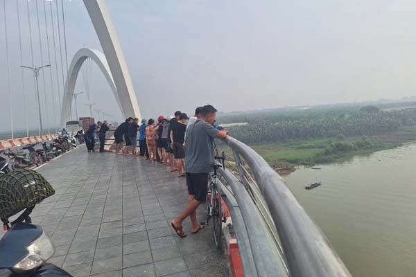 Bắt kẻ đâm tử vong anh ruột và 2 người hàng xóm bị thương-2