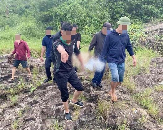 Tìm thấy thi thể nữ sinh 12 tuổi sau hai ngày ngã xuống nước mất tích-2