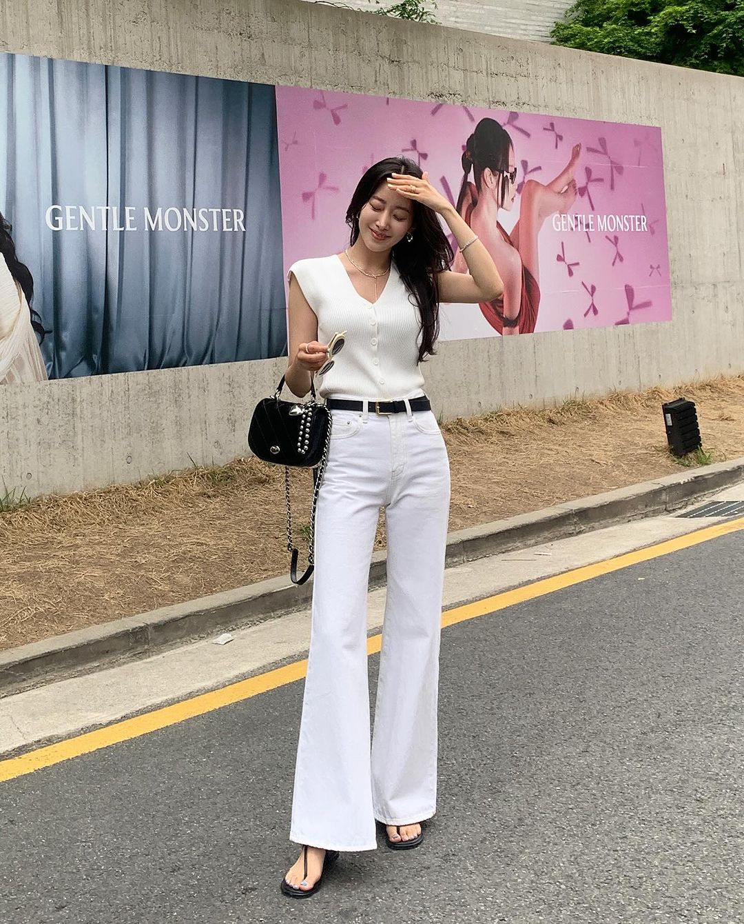 Diện áo tank top với 5 item sau sẽ giúp bạn ghi điểm mặc đẹp như fashionista-1