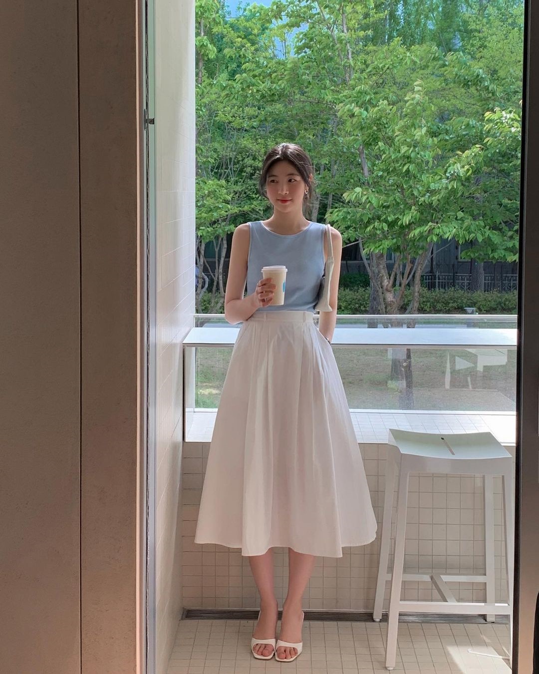 Diện áo tank top với 5 item sau sẽ giúp bạn ghi điểm mặc đẹp như fashionista-7