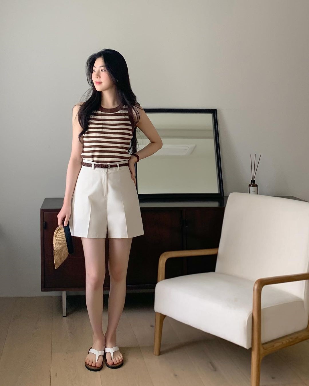 Diện áo tank top với 5 item sau sẽ giúp bạn ghi điểm mặc đẹp như fashionista-11